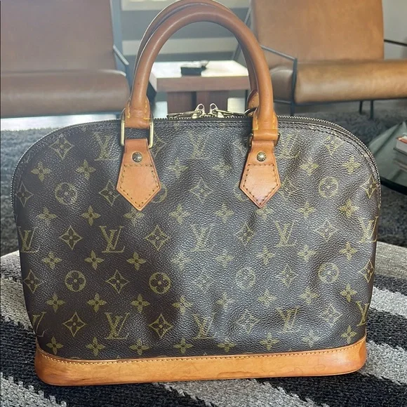 Louis Vuitton Alma Monogram - Picture 3 of 17
